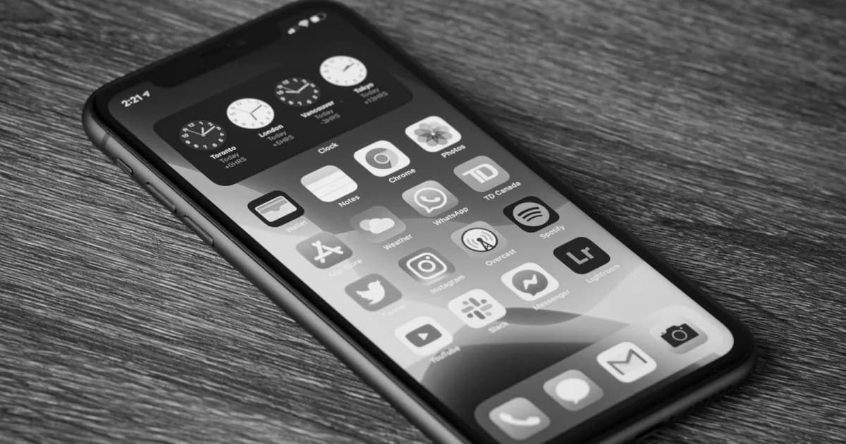 Does Grayscale Actually Help Phone Addiction? What Studies and Real Users Say